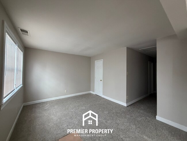 Foto del edificio - Cozy 3BR Memphis Home with Fenced Yard, Bright Living Space & Convenient Layout