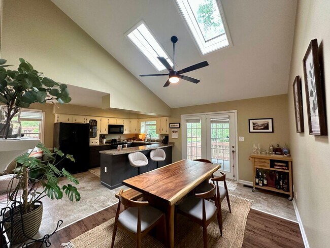 Foto del edificio - 1205 Woodbridge Dr