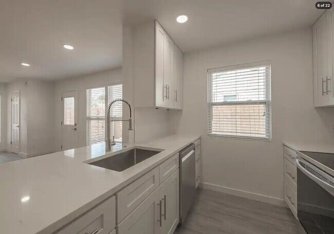 Building Photo - 303 Fantail Loop