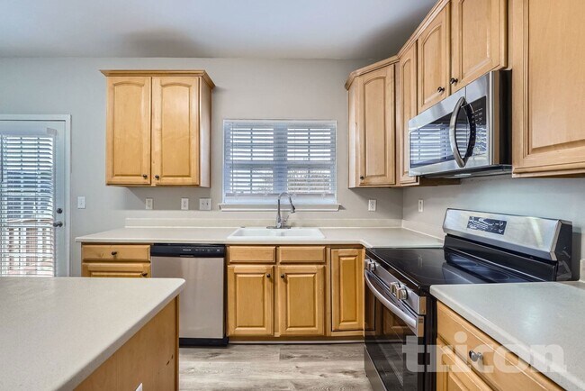 Building Photo - 6748 Mountain Majesty Way