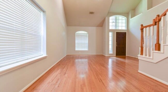 Building Photo - 4742 Stoney Point Ct