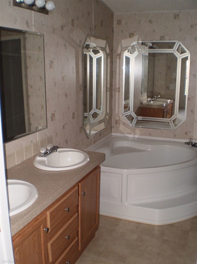Foto del edificio - 240 Crestridge Dr