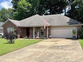 Building Photo - 20 Livingstone Dr