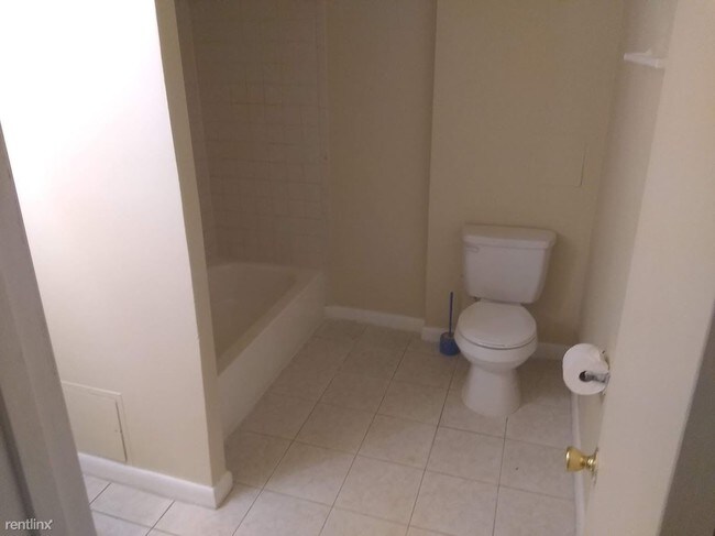 Building Photo - 2 br, 1 bath Condo - 114 Danbury St SW # E