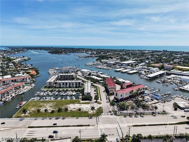 Building Photo - 801 River Point Dr