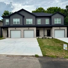Building Photo - 205 Cherry Way