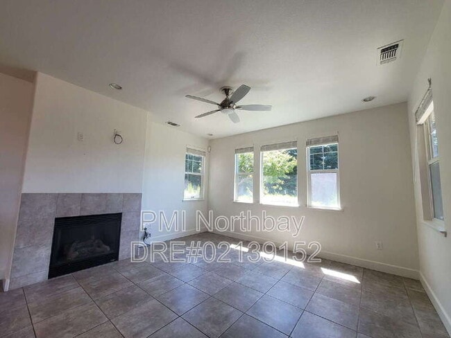 Building Photo - 481 Lexington Dr