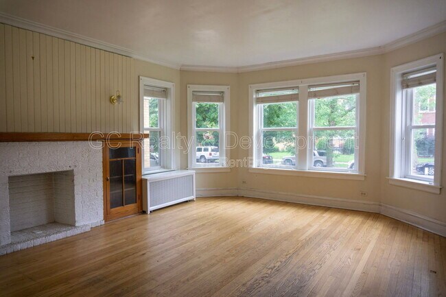 Foto del edificio - 3841 N Sawyer Ave