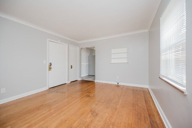Building Photo - 5828 Ridge Ave