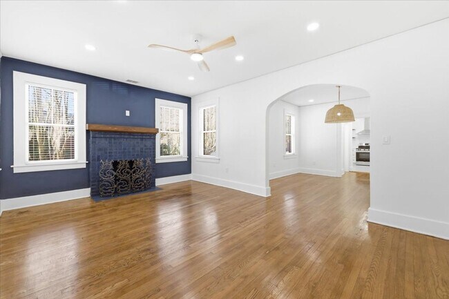 Foto del edificio - Move-In Ready 3BR/1.5BA Home with Private Backyard