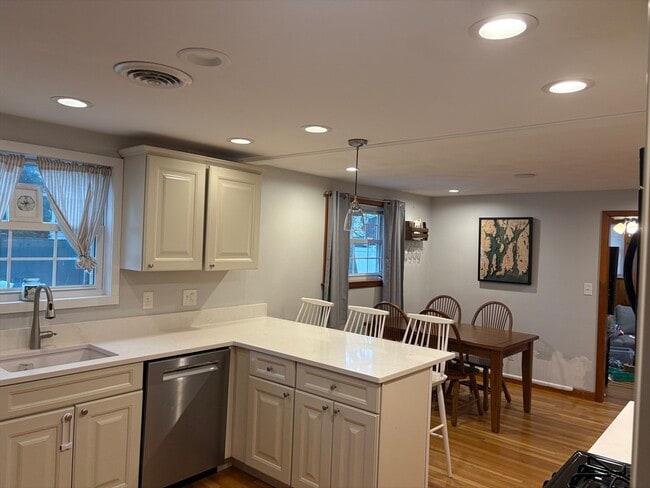 Foto del edificio - 22 Farwell Ave