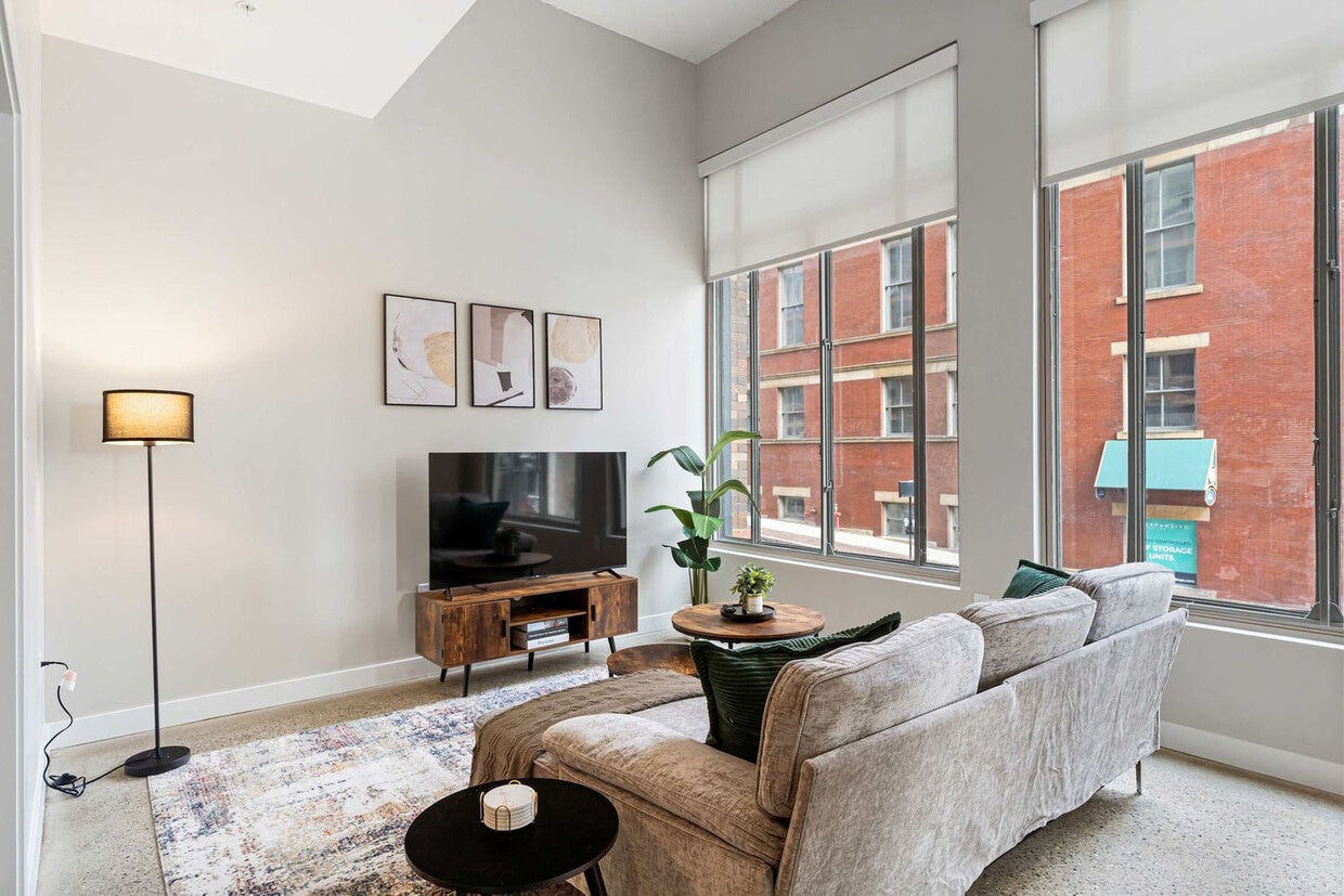 Foto principal - 205 W 4th St