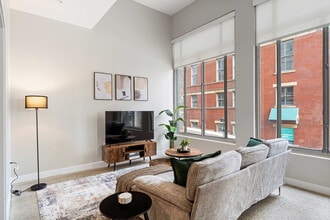 Building Photo - 205 W 4th St