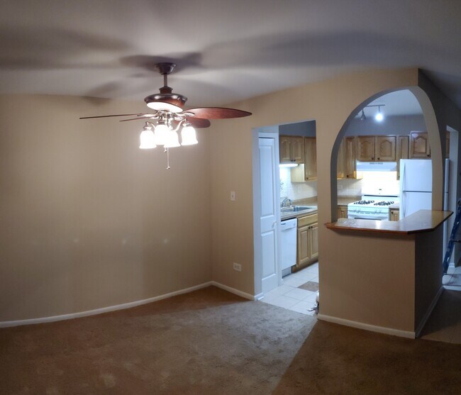 Building Photo - 16W535 79th St