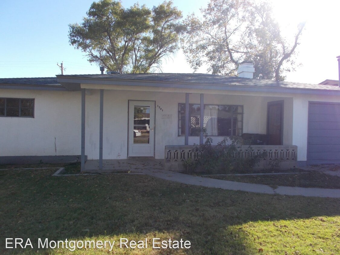 3 br, 1 bath House 1301 W Edwards House for Rent in Carlsbad, NM