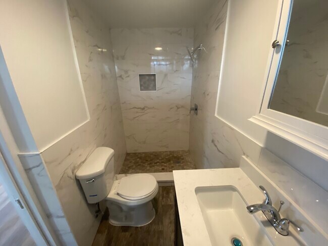 Building Photo - 108 Grove St