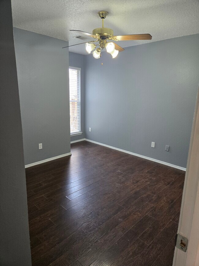 Foto del edificio - 5111 Welbeck Ct