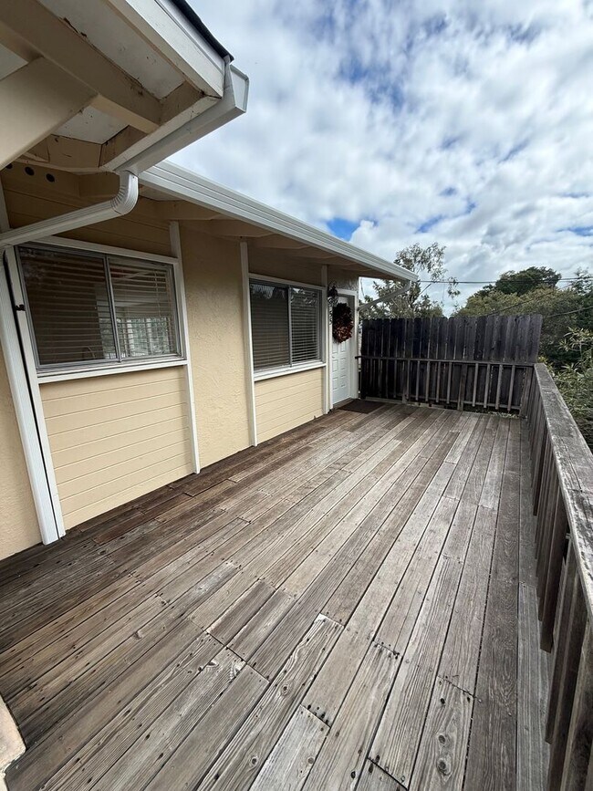 Foto del edificio - 55-57 Bayo Vista Way