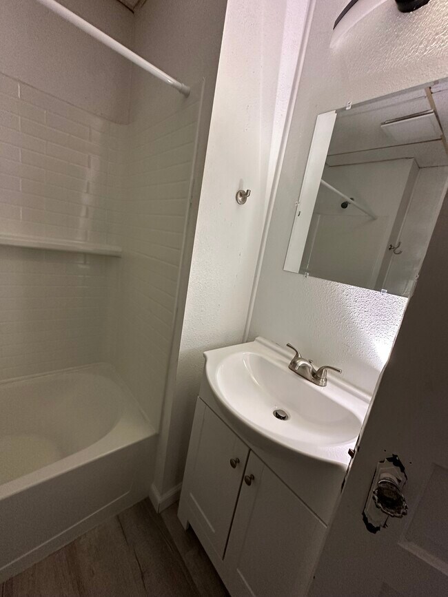 Foto del edificio - 2418 Central Ave