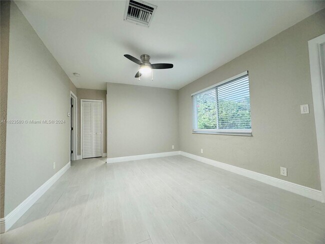 Building Photo - 1015 W Las Olas Blvd
