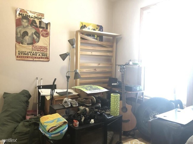 Foto del edificio - 2831 W Fullerton Ave