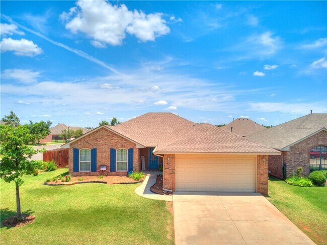 Building Photo - Charming Home in Lone Oak Village + Deer C...