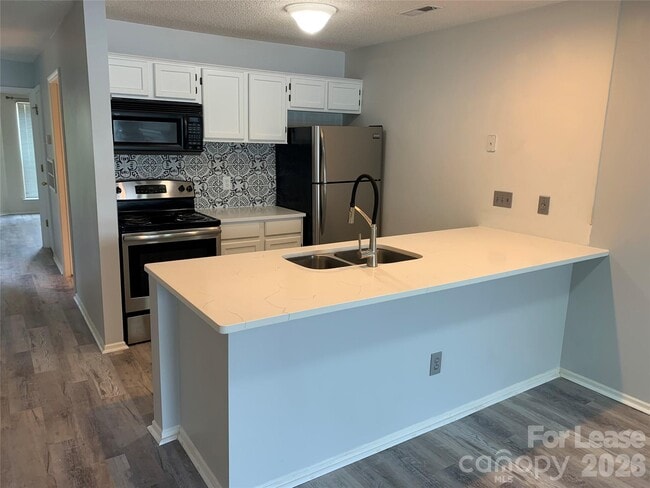 Building Photo - 912 Southwest Dr