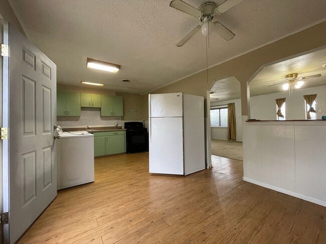 Building Photo - Cozy City Cottage – 2-Bed, 1-Bath Retreat
