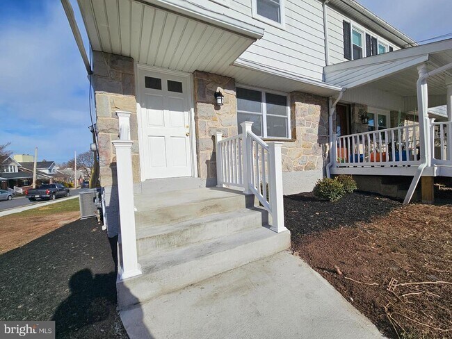 Foto del edificio - 301 E 4th St