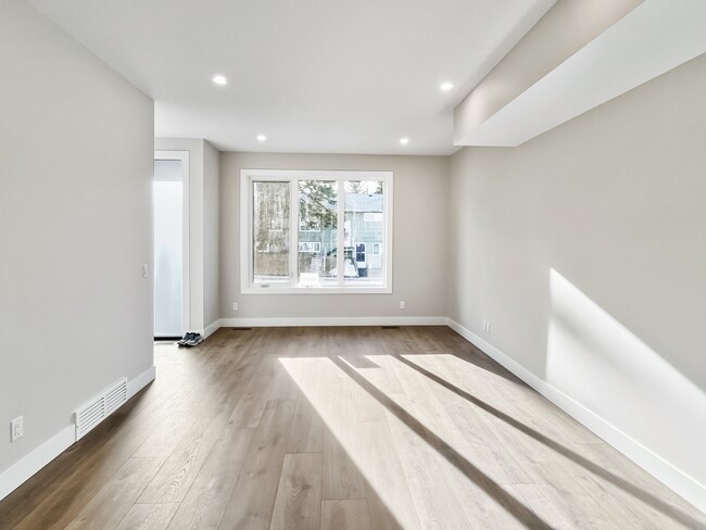 Building Photo - 2620-2628 28 Ave SW