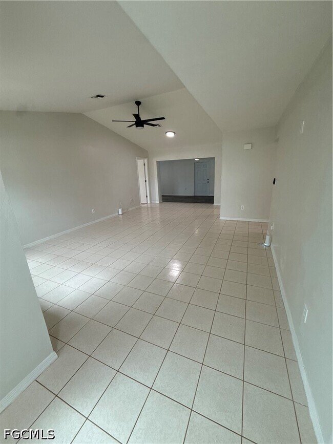 Foto del edificio - 233 SW 43rd St