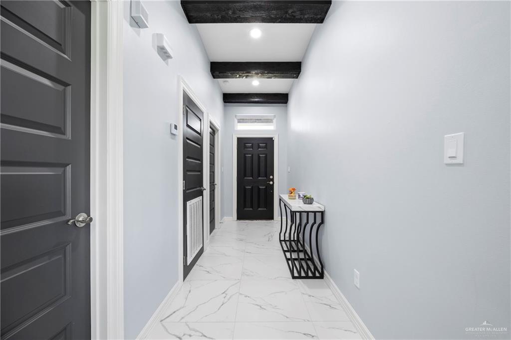 Foto del edificio - 2 Burr Dr