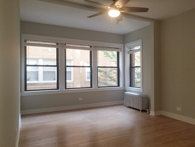 Building Photo - 5045 N Damen Ave