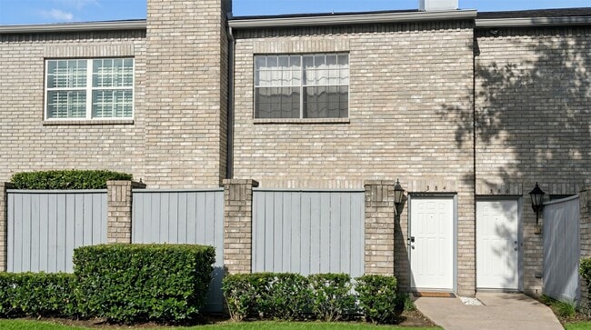 Building Photo - 384 Wilcrest Dr
