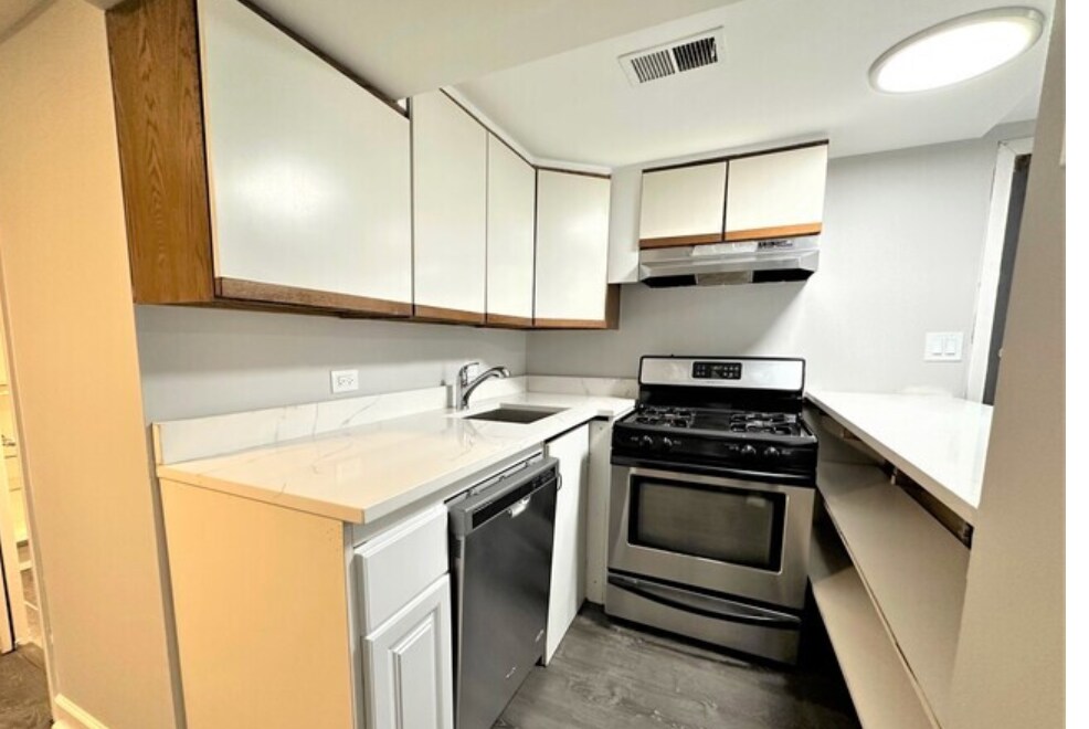 Primary Photo - 2523 N California Ave