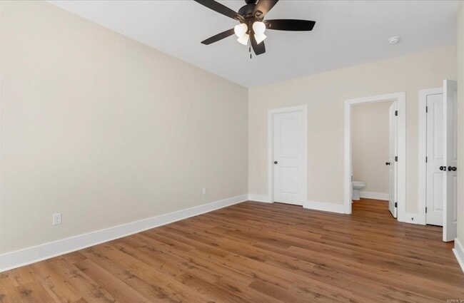 Building Photo - 921 Banner St