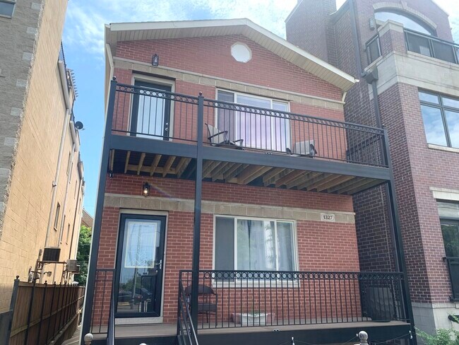 Foto del edificio - 1327 W Walton St