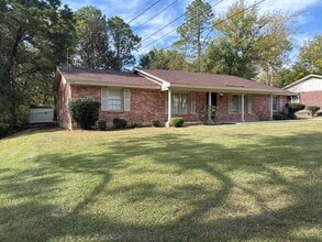Building Photo - 3126 Fernway Dr