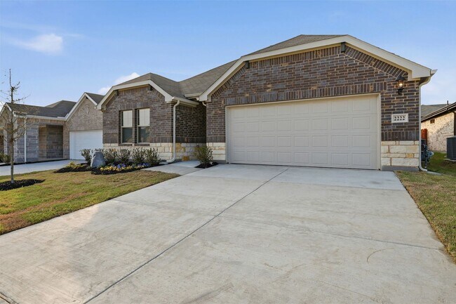 Building Photo - NEW CONTRUCTION 3/2/2 FOR LEASE IN SHERMAN!