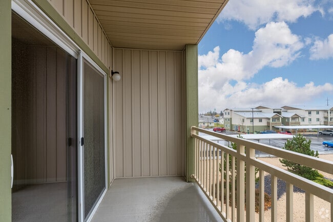 2BR, 2BA - 1040SF - Balcony - Basalt Ridge Apartments
