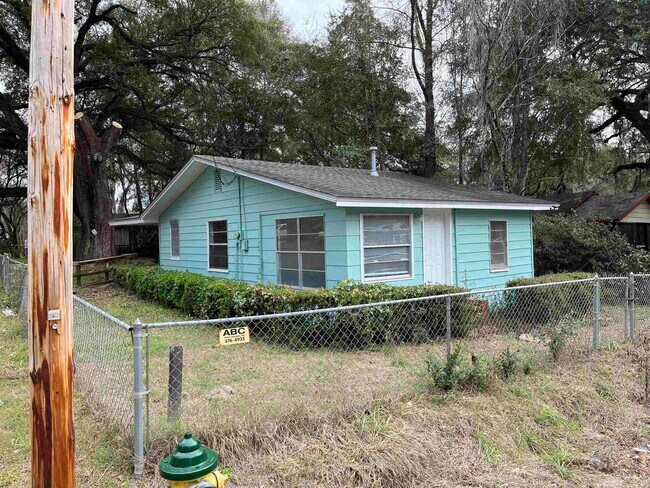 Building Photo - 3417 Laura St