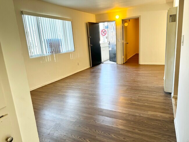 Living Room - 47 Westminster Ave