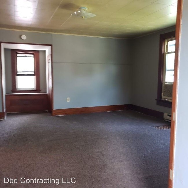 Building Photo - 1211 Nuttman Ave