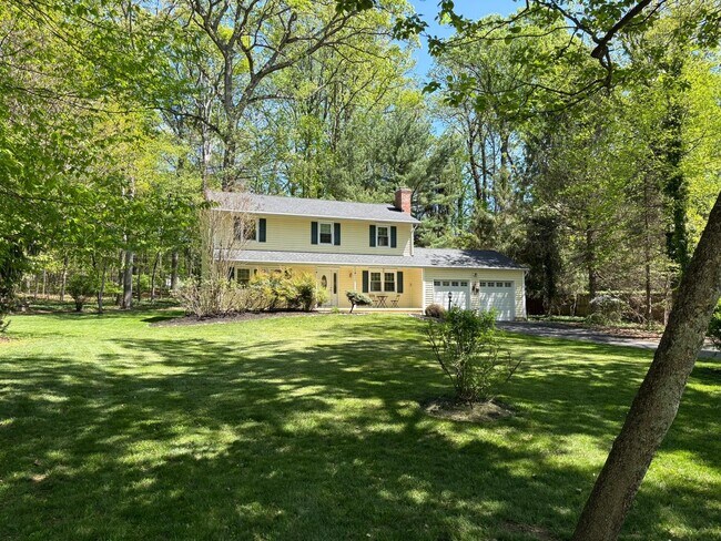 Building Photo - Spacious 4 BR/2.5 BA Single-Family Home in...