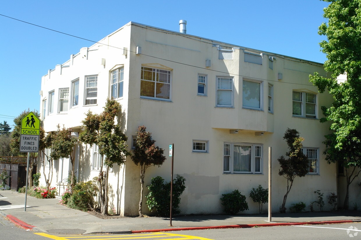 Building Photo - 6391-6397 Dana St