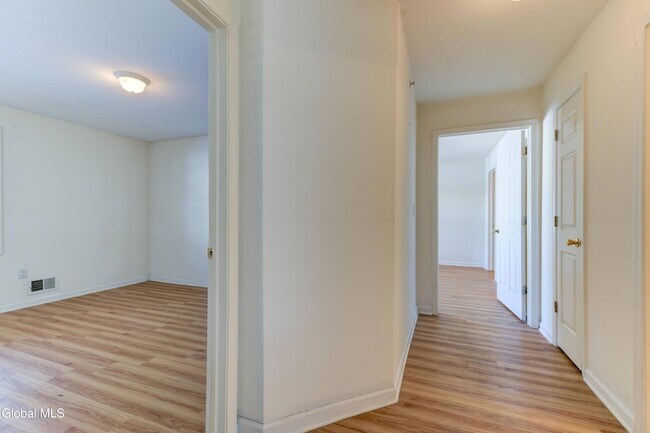 Foto del edificio - 906 Heritage Way