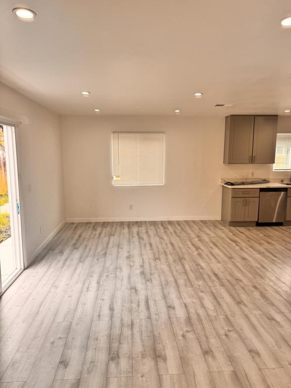 Building Photo - 5105 Bellvale Ave