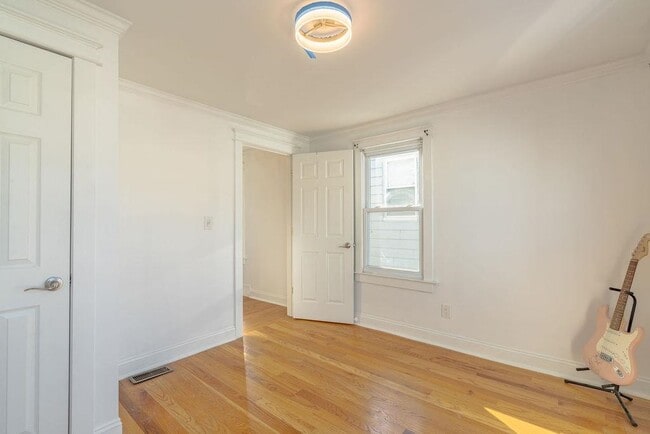 Foto del edificio - 179 Hobart Ave