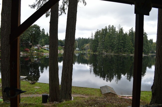 Building Photo - 5307 Rehklau Rd SE