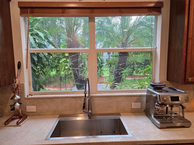 Building Photo - 383 Berenger Walk